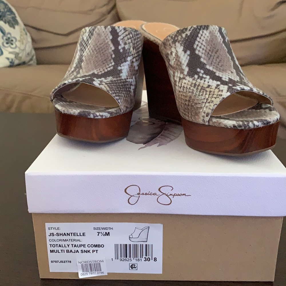 Shoes - Picture 6 of 6